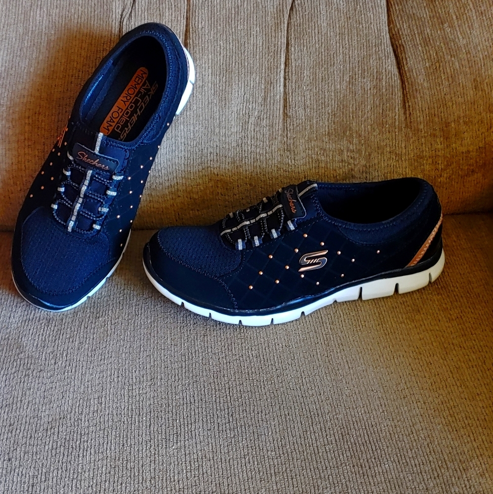 Black Skechers Flex Memory Foam shoes